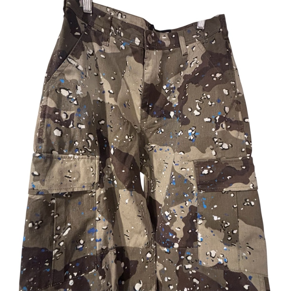 Fashion Nova Women’s Camo Paint Splatter Cargo Pants Utility Streetwear Flare XS - Picture 5 of 13